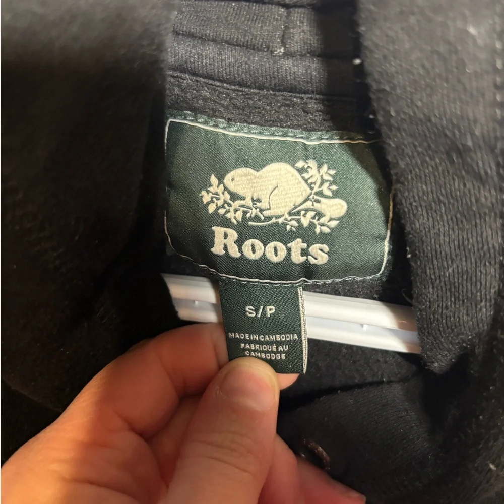 Roots Men's Black Pullover Hoodie - Picture 4 of 4